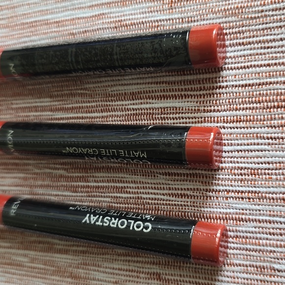 REVLON BRAND WOMENS COLORSTAY MATTE LITE LIP CRAYON BUNDLE OF 3 - Picture 8 of 9